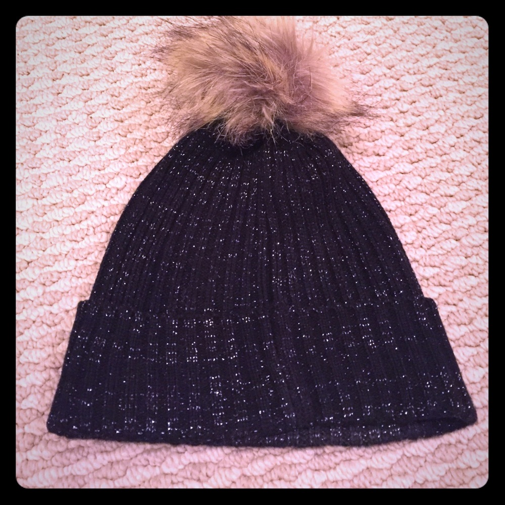Fur Pom beanie! Black w/ Silver thread!